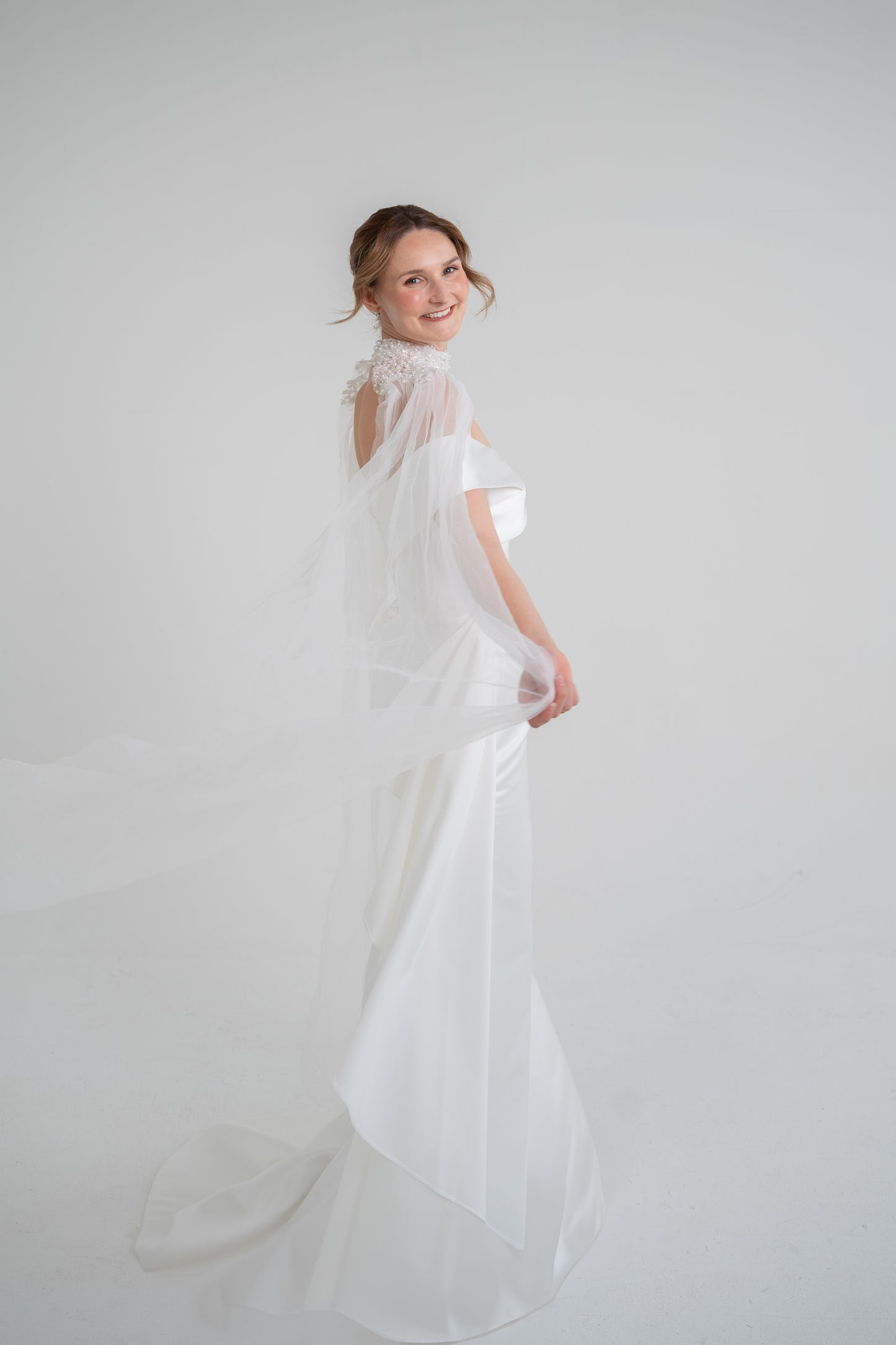 Braut-Capelet mit Perlen und Tüll