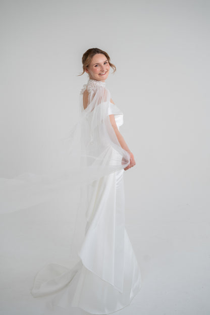 Braut-Capelet mit Perlen und Tüll